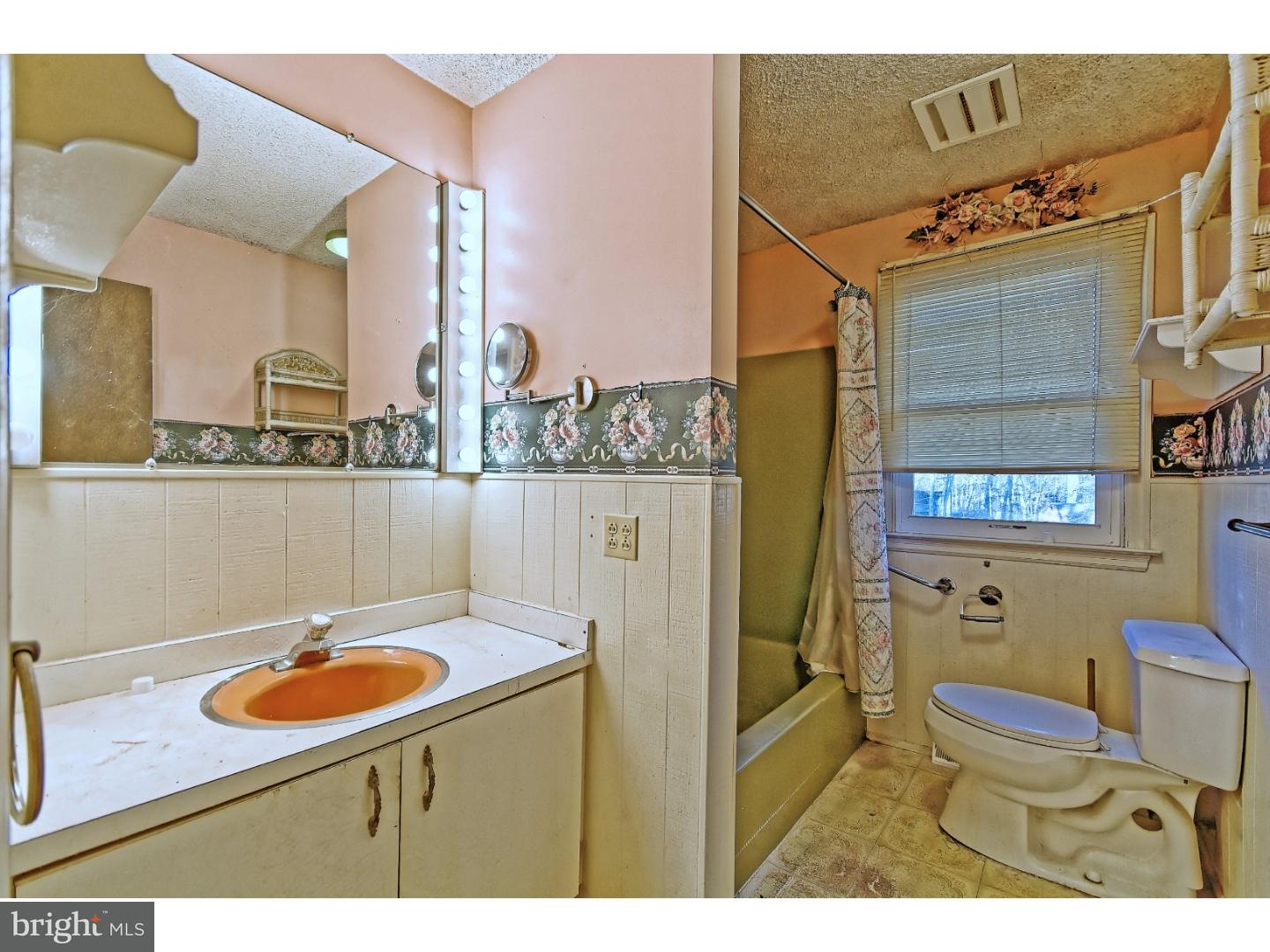 117 Locust Avenue Milmay, NJ 08340 - Photo 12 of 25 Bathroom