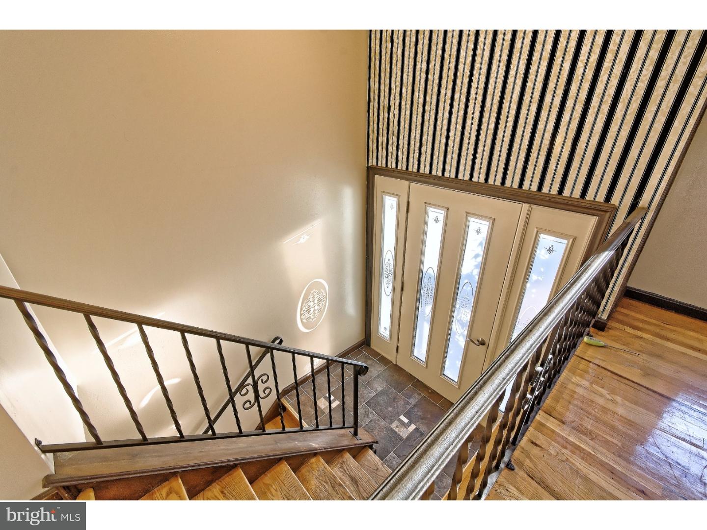 117 Locust Avenue Milmay, NJ 08340 - Photo 3 of 25 Foyer