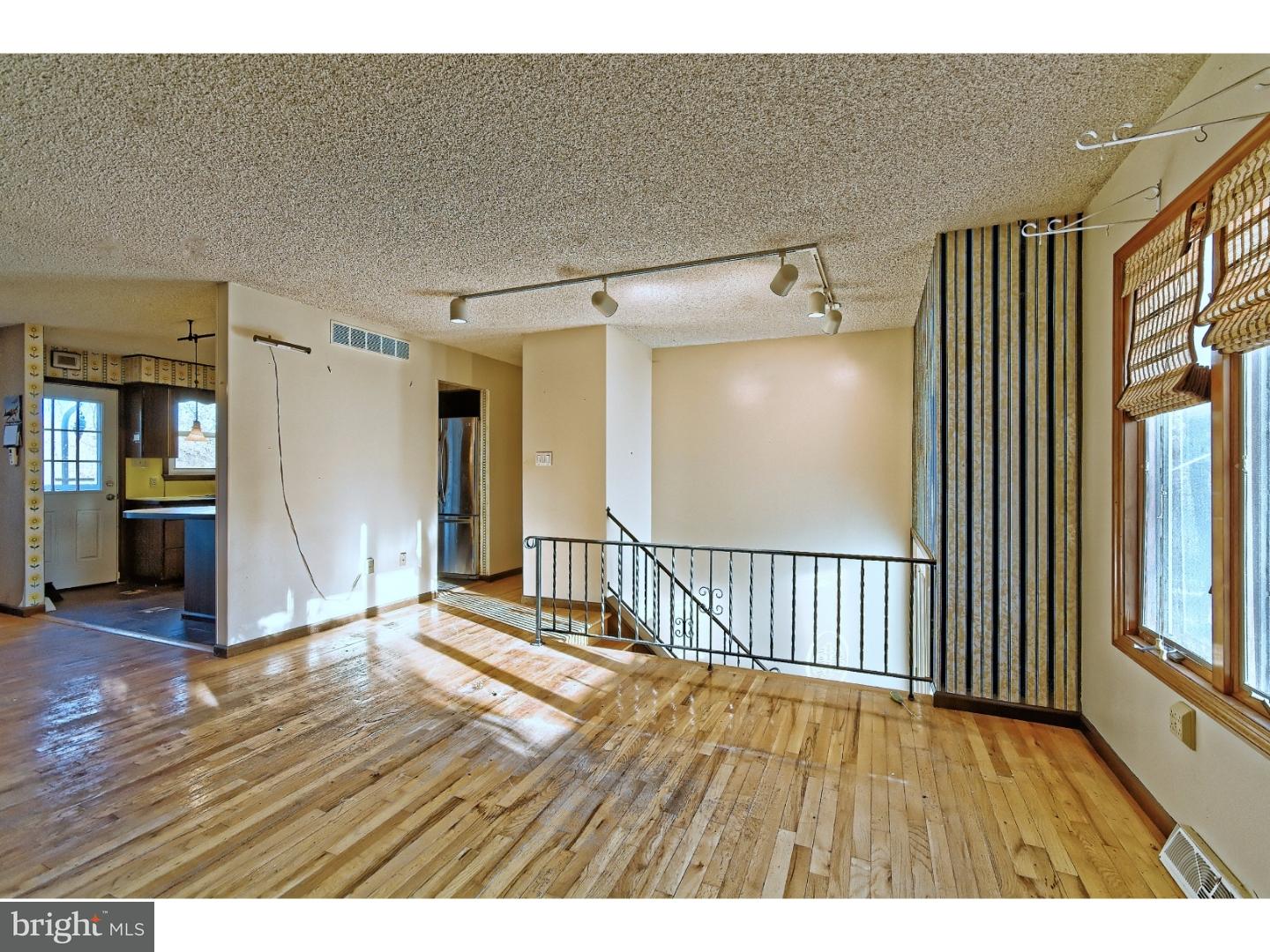 117 Locust Avenue Milmay, NJ 08340 - Photo 6 of 25 Living Room