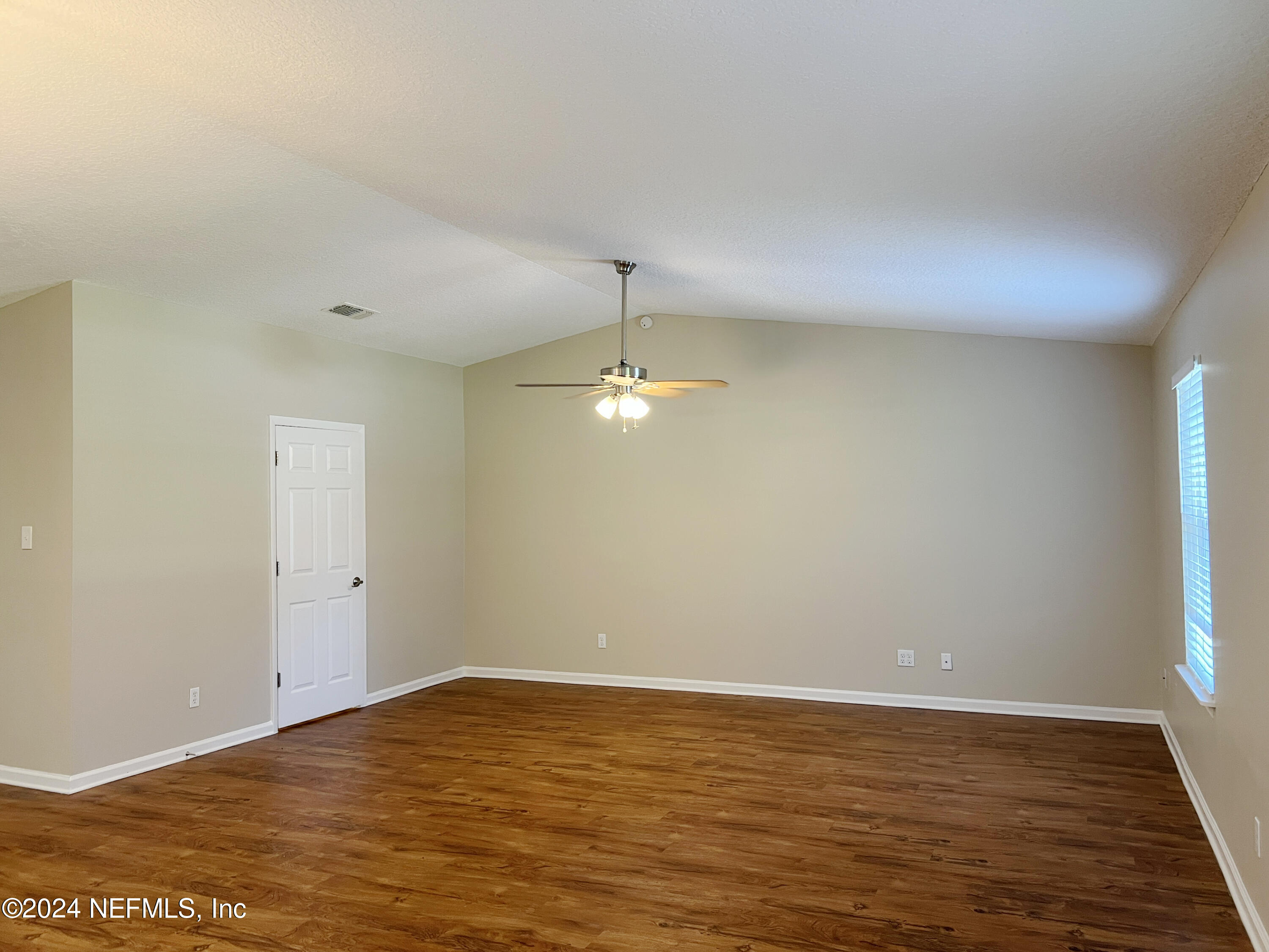6037 Adams Road Macclenny, FL 32063 - Photo 3 of 21 Living room