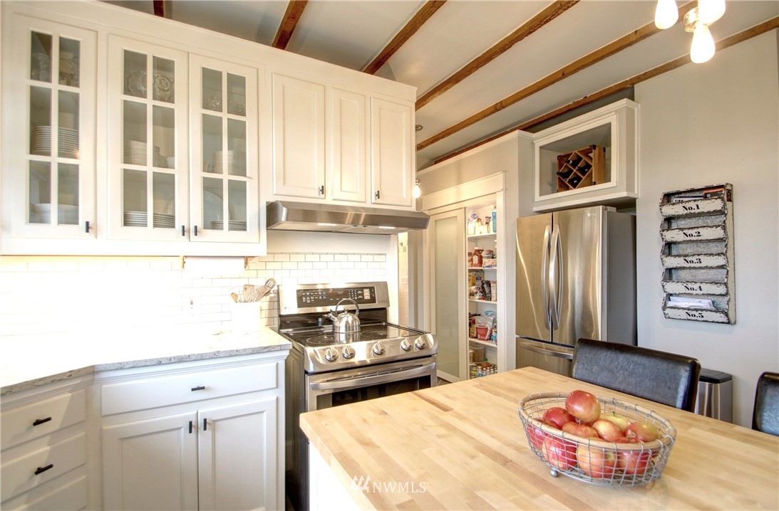 12814 Farm To Market Road Mount Vernon, WA 98273 - Photo 11 of 32 a bedroom with a bed wooden floor and a large window