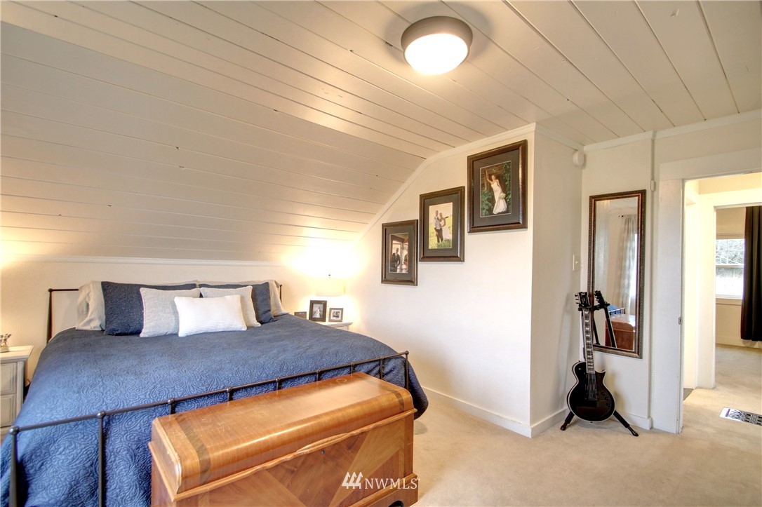 12814 Farm To Market Road Mount Vernon, WA 98273 - Photo 17 of 32 a bedroom with a bed and wooden floor