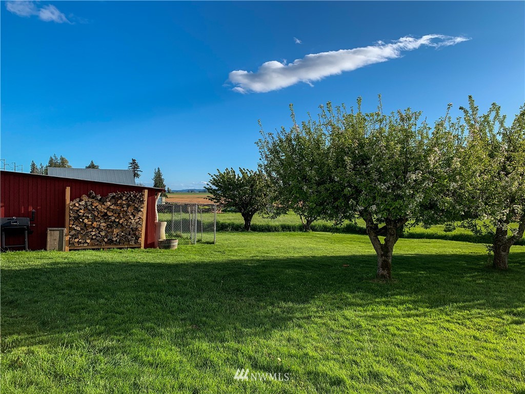 12814 Farm To Market Road Mount Vernon, WA 98273 - Photo 28 of 32 a view of a garden with a house