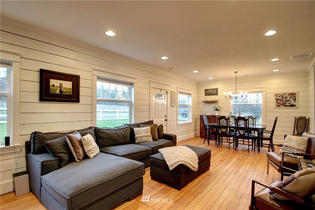 12814 Farm To Market Road Mount Vernon, WA 98273 - Photo 5 of 32 a living room with furniture wooden floor and windows