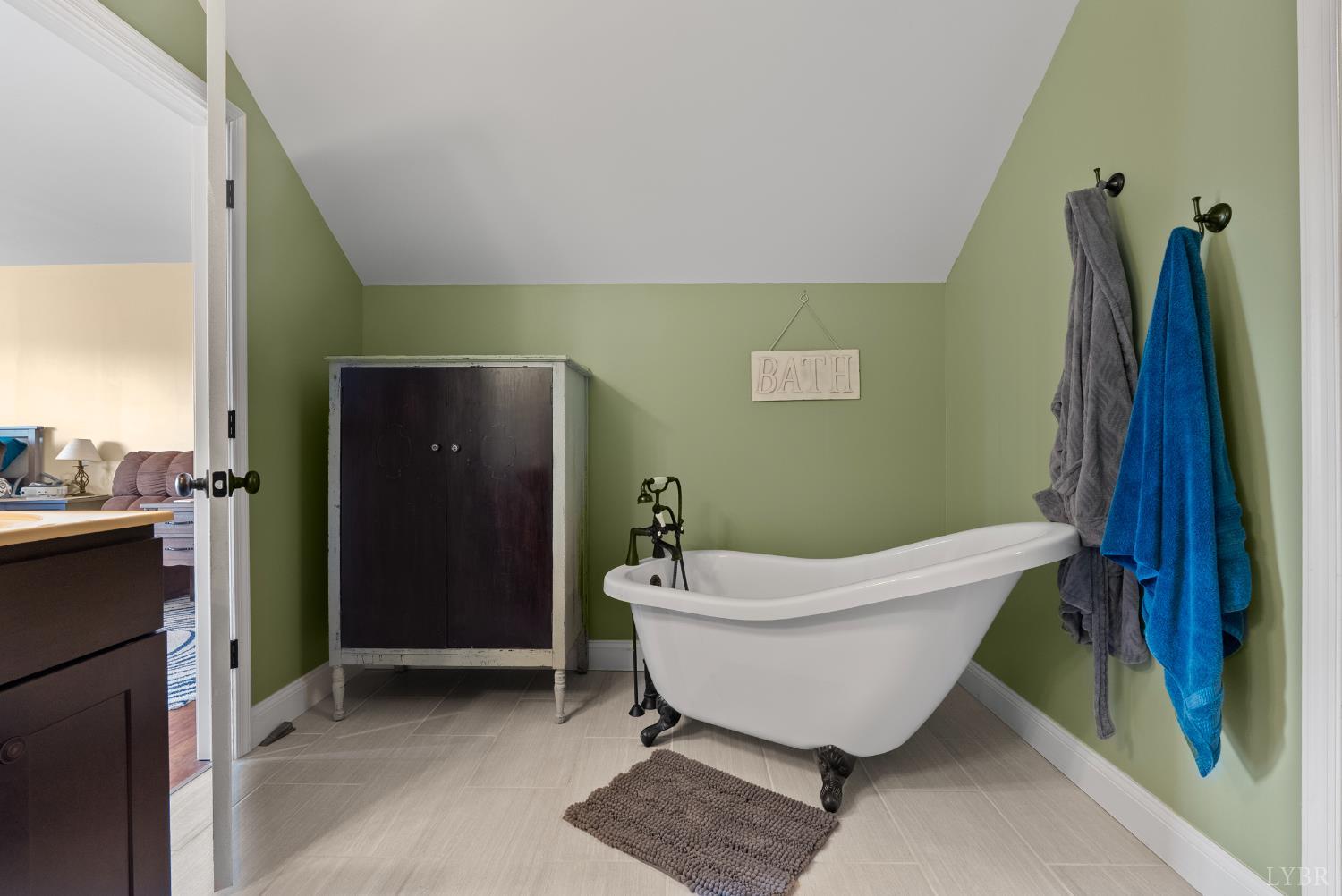 106 Nettie Court Lynchburg, VA 24502 - Photo 28 of 55 a bathroom with a bathtub and shower