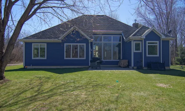 $600,000 | 4033 Schmuhl Road, Benton Harbor, MI 49022