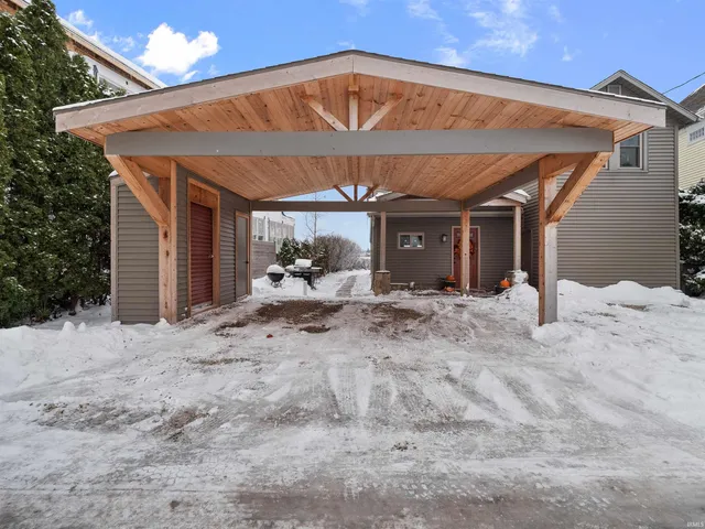 $1,490,000 | 6001 East Island Avenue, Syracuse, IN 46567