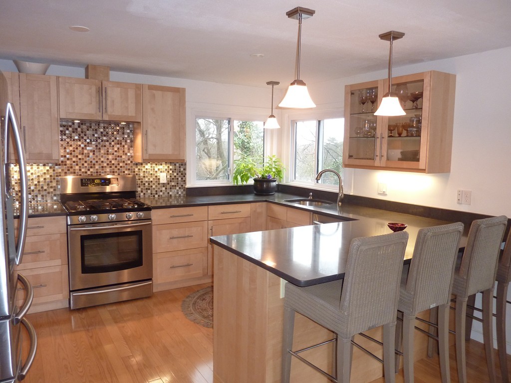 65 Wallis Road Brookline, MA 02467 - Photo 2 of 14