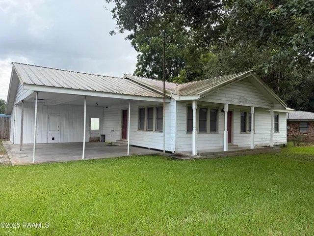 $1,400 | 129 East Broussard Road, Lafayette, LA 70503