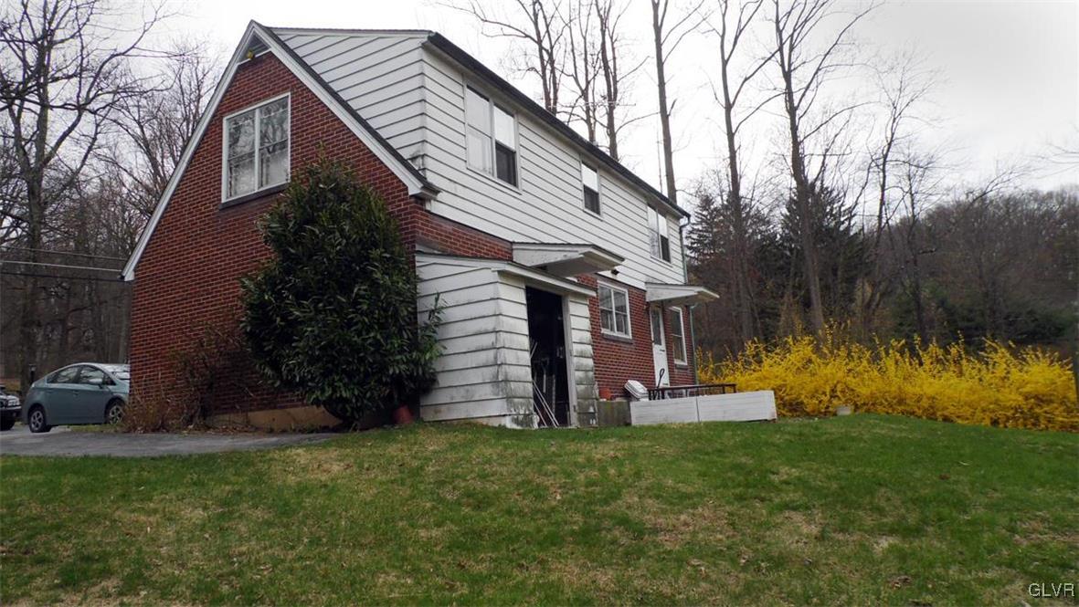 1327 Stonesthrow Road Bethlehem, PA 18015 - Photo 3 of 27 Gallery Image 3