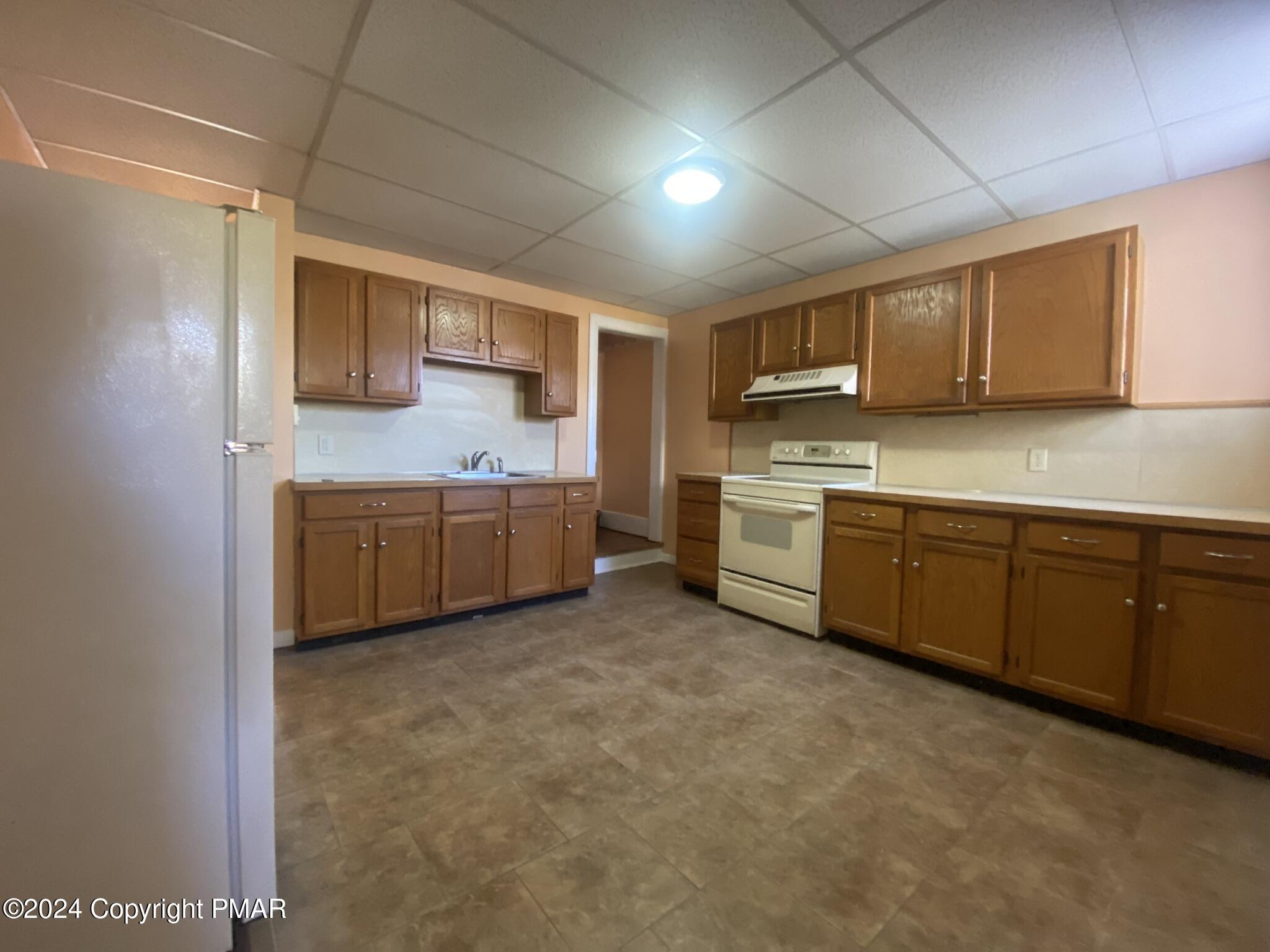 404 Mahoning Street, Unit 2 Lehighton, PA 18235 - Photo 4 of 9 IMG_3886