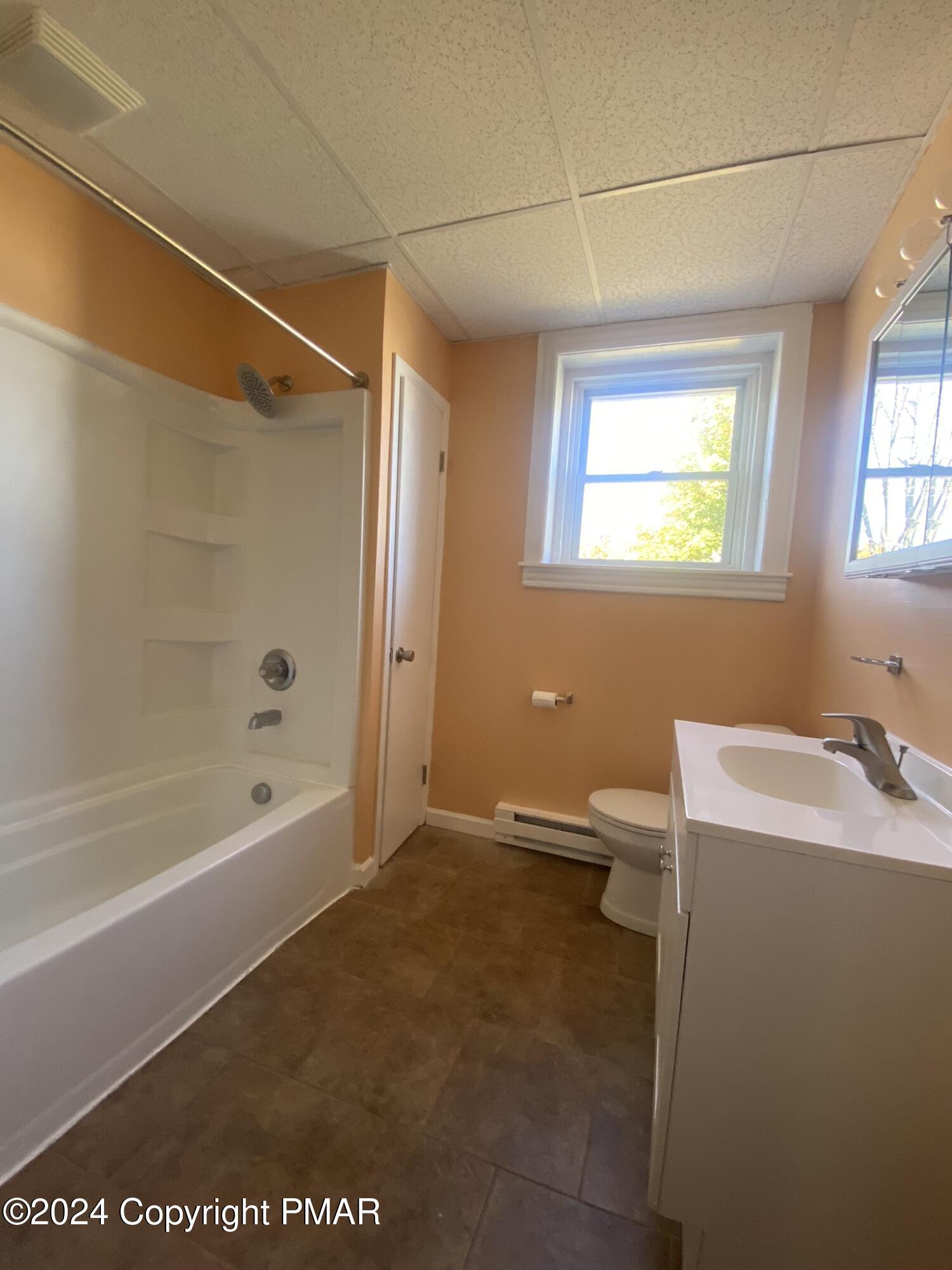 404 Mahoning Street, Unit 2 Lehighton, PA 18235 - Photo 6 of 9 IMG_3887