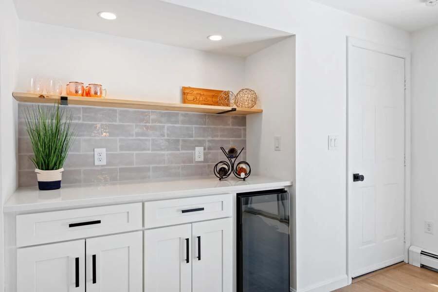 124 Mashpee Neck Road Mashpee, MA 02649 - Photo 14 of 36 Bar