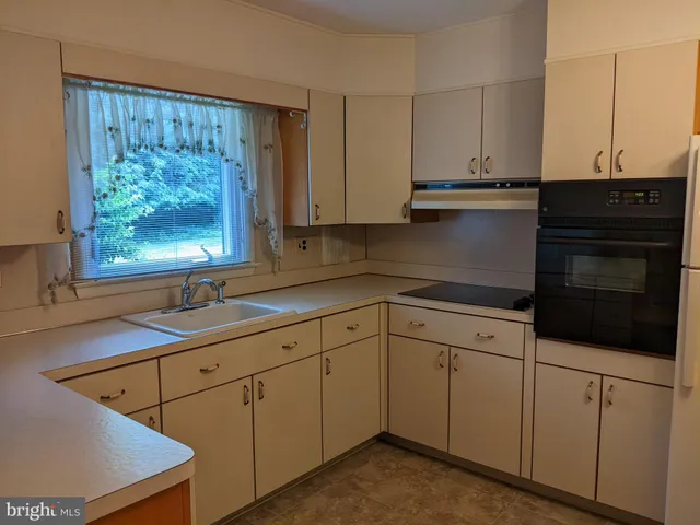 a view of empty room with a fireplace