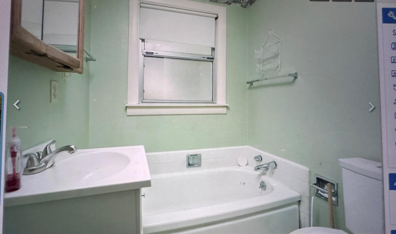 345 Fremont Street Colusa, CA 95932 - Photo 14 of 42 a bathroom with a sink and a mirror