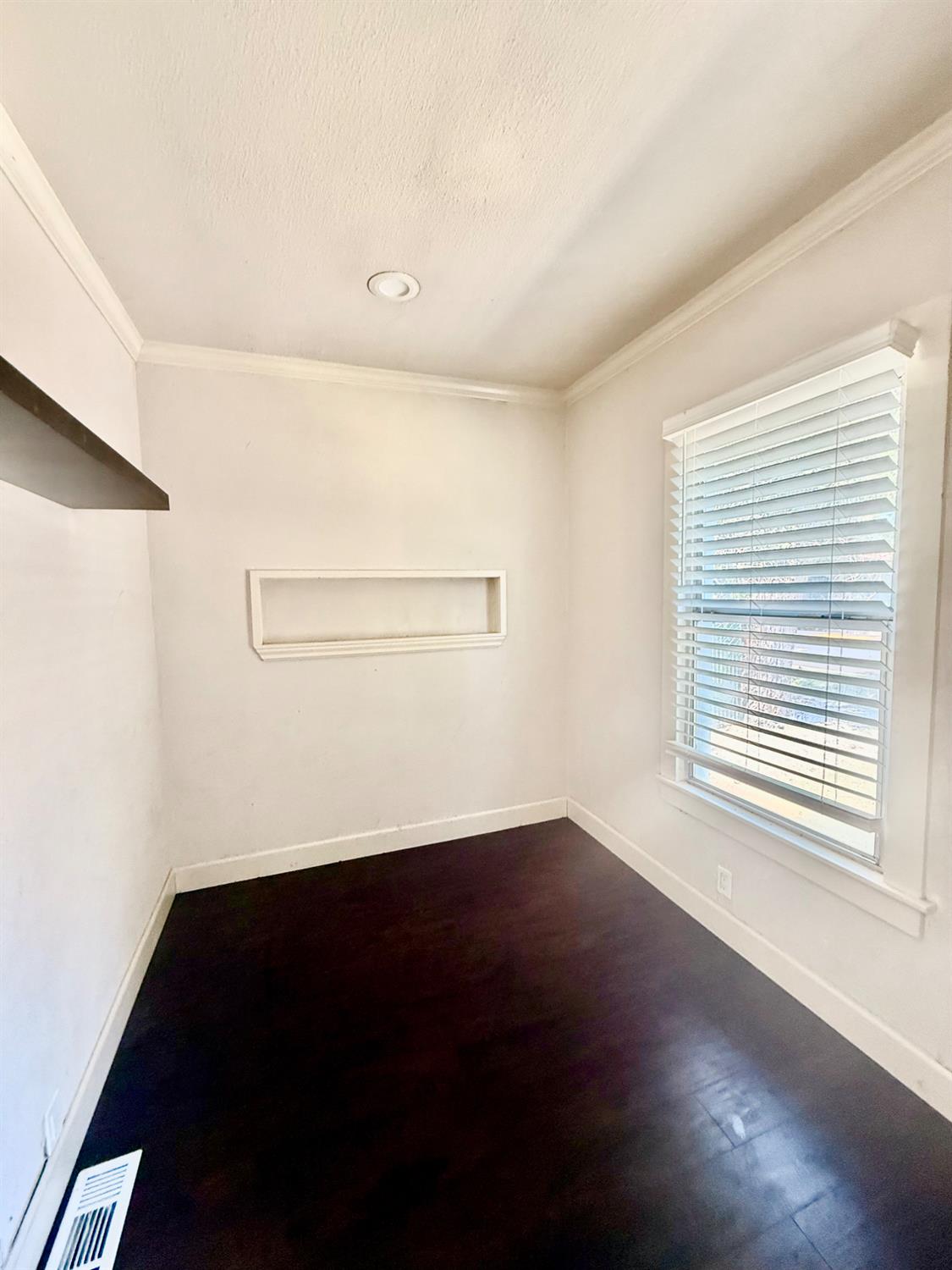 345 Fremont Street Colusa, CA 95932 - Photo 38 of 42 an empty room with wooden floor and windows
