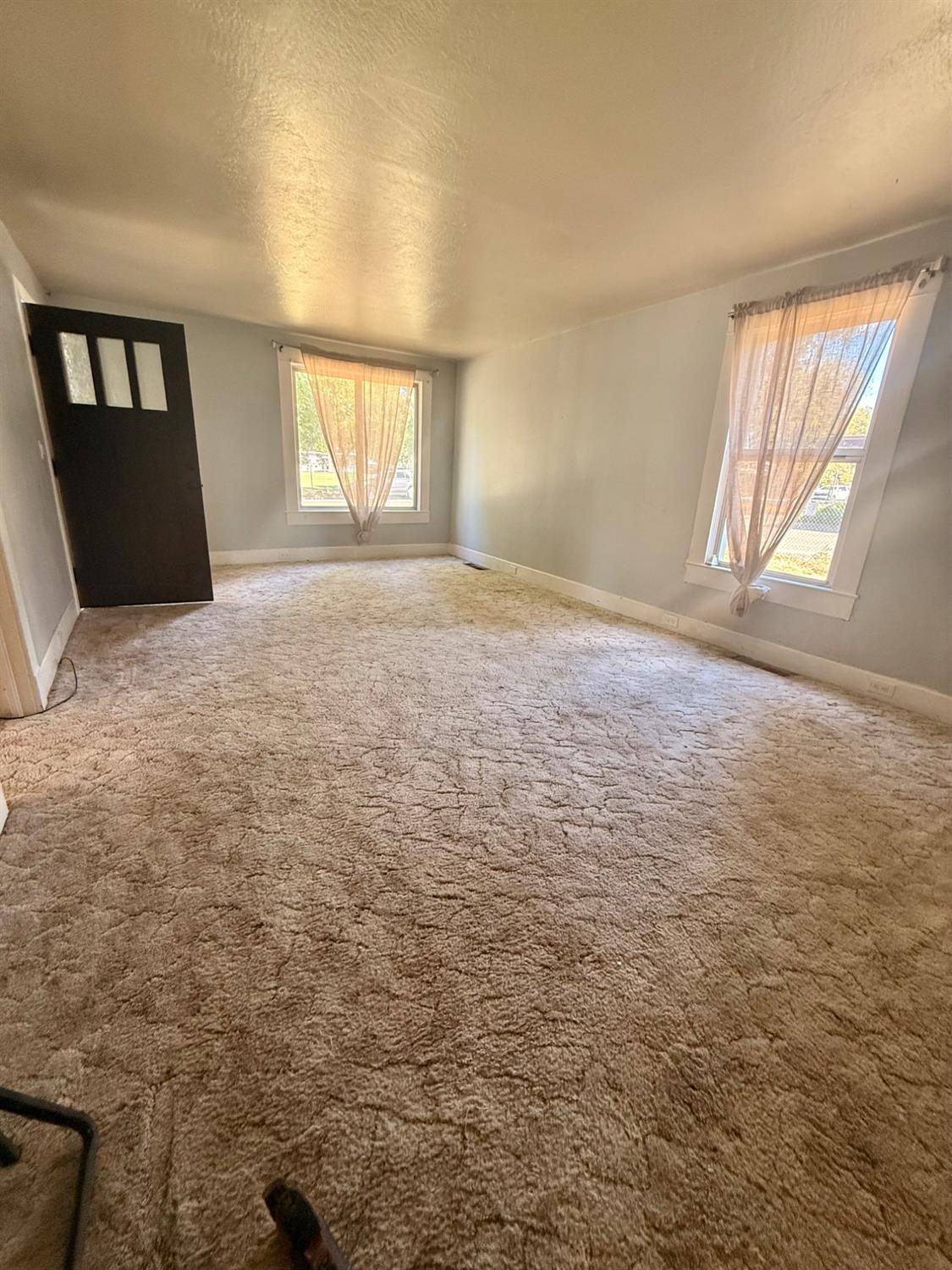 345 Fremont Street Colusa, CA 95932 - Photo 39 of 42 a view of an empty room and window
