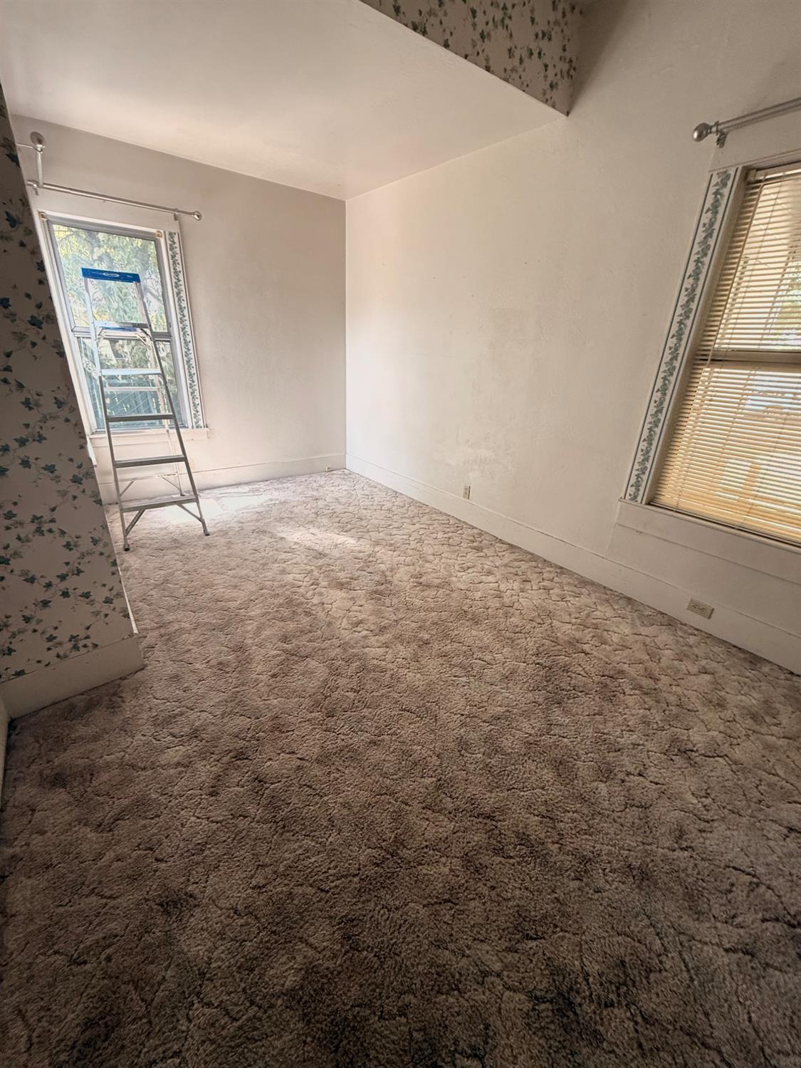 345 Fremont Street Colusa, CA 95932 - Photo 40 of 42 an empty room with windows