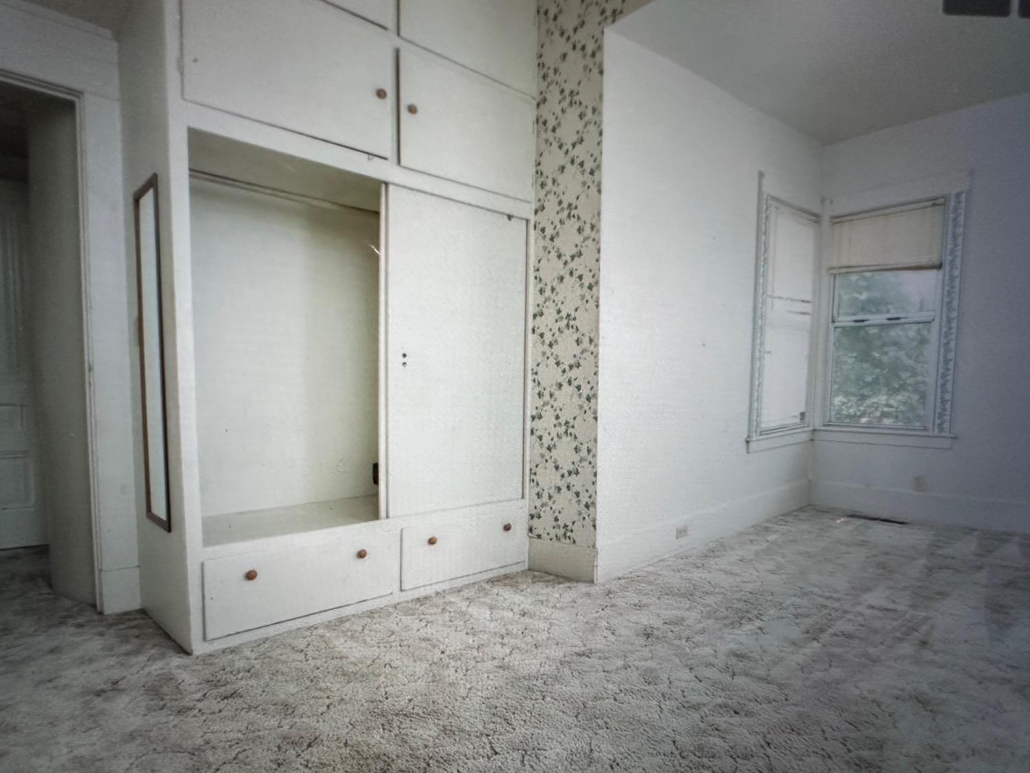 345 Fremont Street Colusa, CA 95932 - Photo 5 of 42 a view of room with window