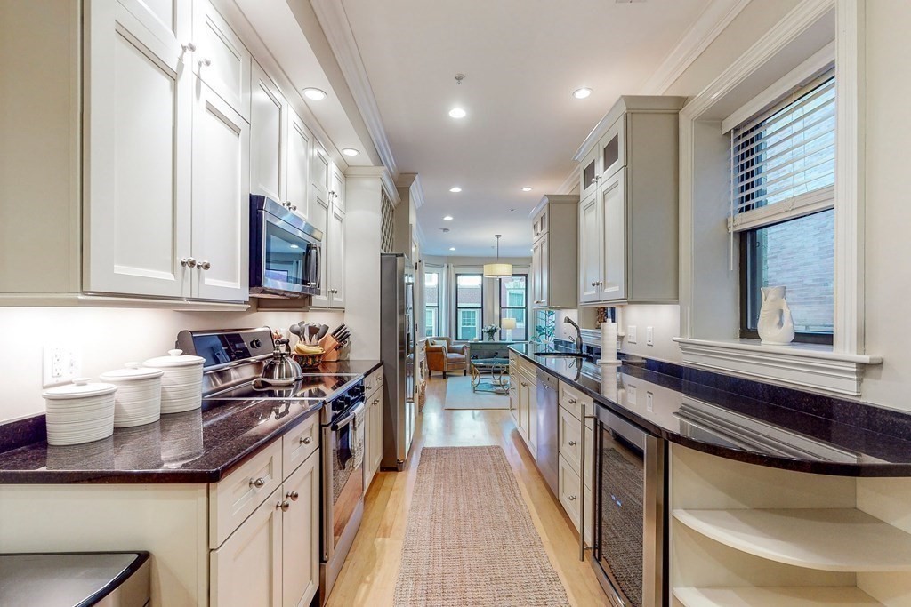 18 Cooper Street, Unit 3 Boston, MA 02113 - Photo 5 of 22
