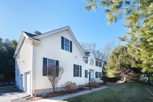 $785,000 | 300 Crownshield Avenue, Uxbridge, MA 01569