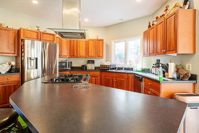 $785,000 | 300 Crownshield Avenue, Uxbridge, MA 01569