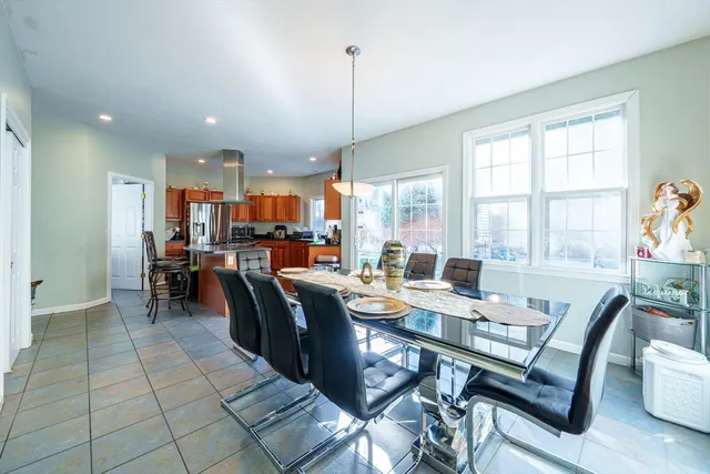 $785,000 | 300 Crownshield Avenue, Uxbridge, MA 01569