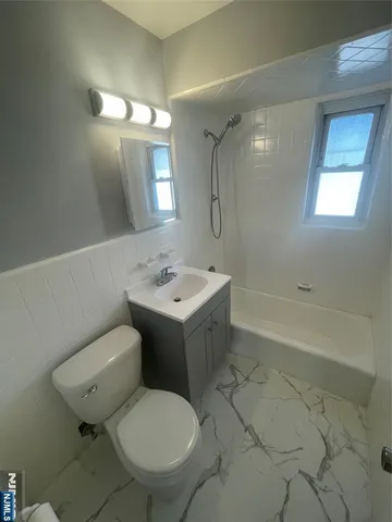 $2,500 | 262-268 Fort Lee Road, Unit 264, Teaneck, NJ 07666