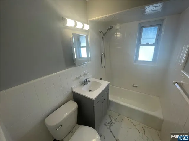 $2,500 | 262-268 Fort Lee Road, Unit 264, Teaneck, NJ 07666