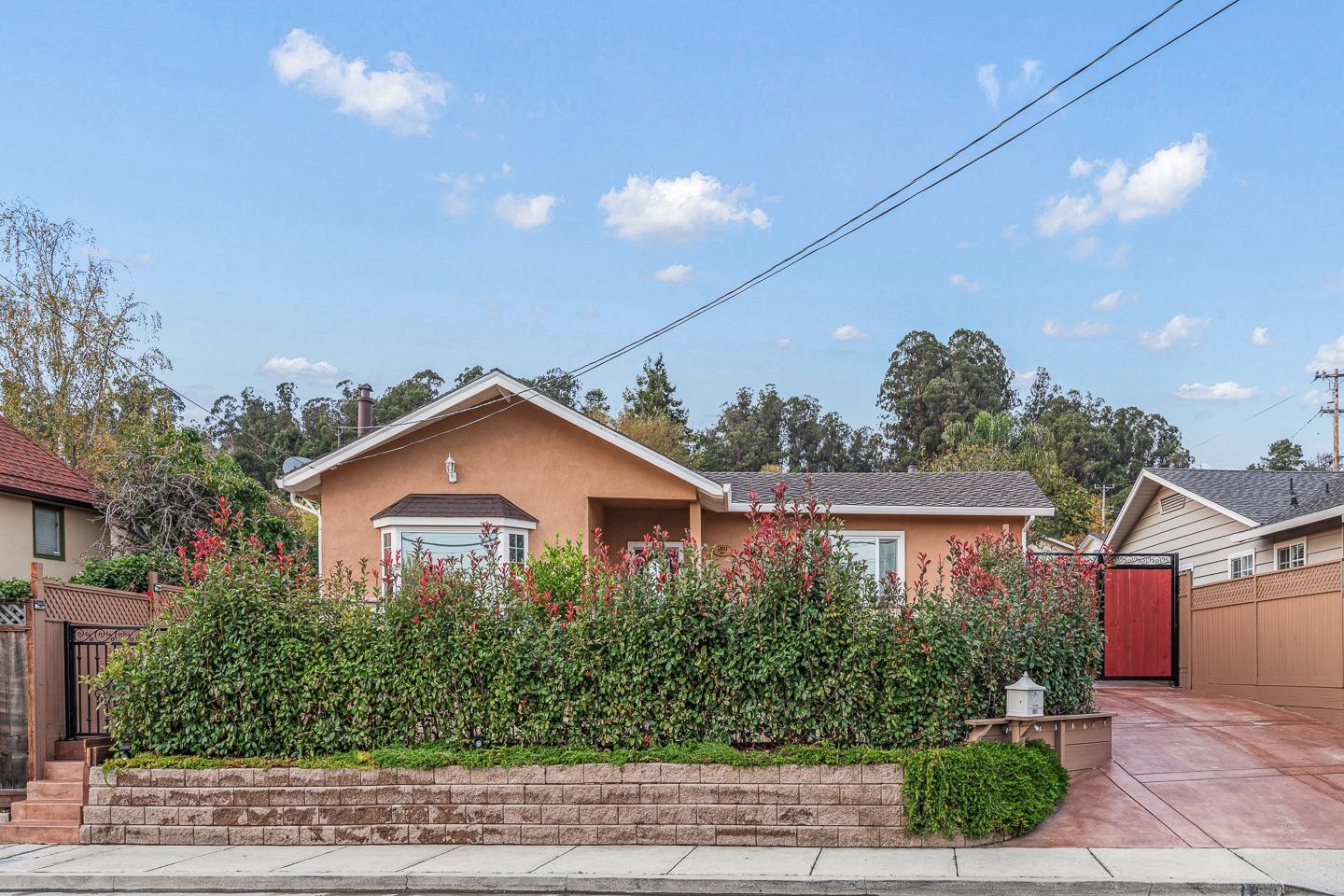 1011 Prospect Heights Santa Cruz, CA 95065 - Photo 2 of 50 a front view of house with yard and green space