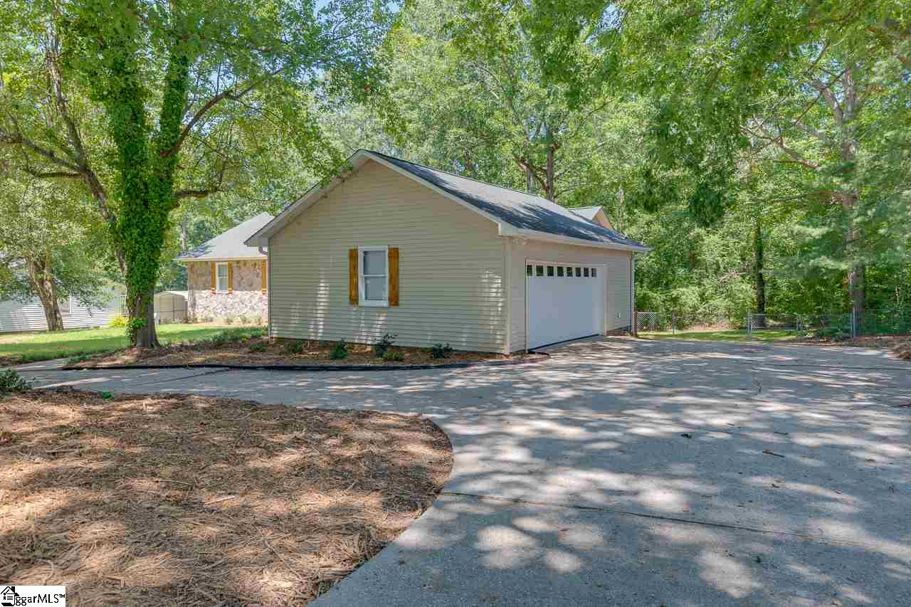 2 Randy Drive Taylors, SC 29687 - Photo 3 of 36 Gallery Image 3