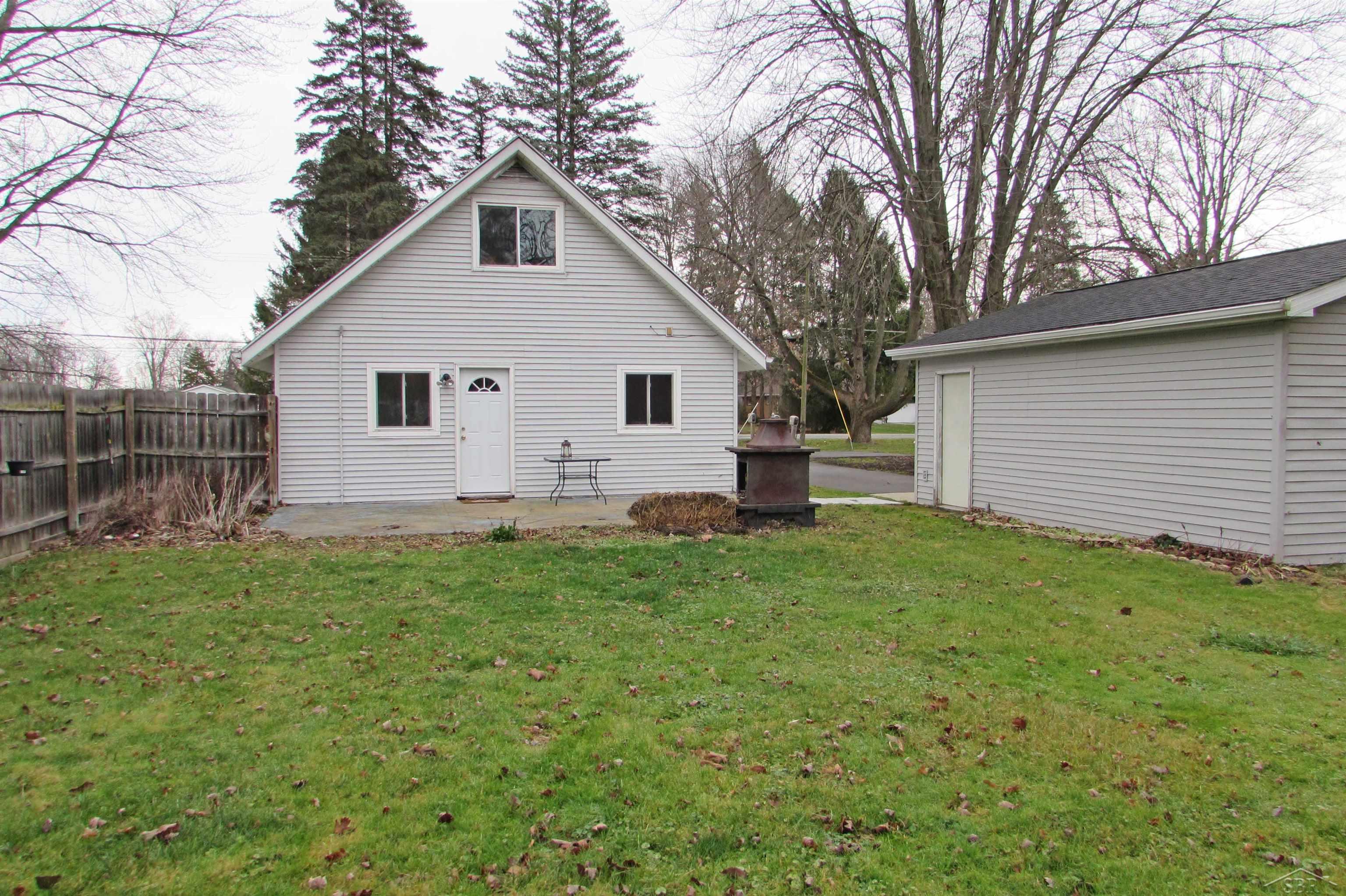 6060 Sheridan Road Saginaw, MI 48601 - Photo 5 of 29 50162832-3db15f37-4ce4-429c-9bac-8f71a92f2555.JPG