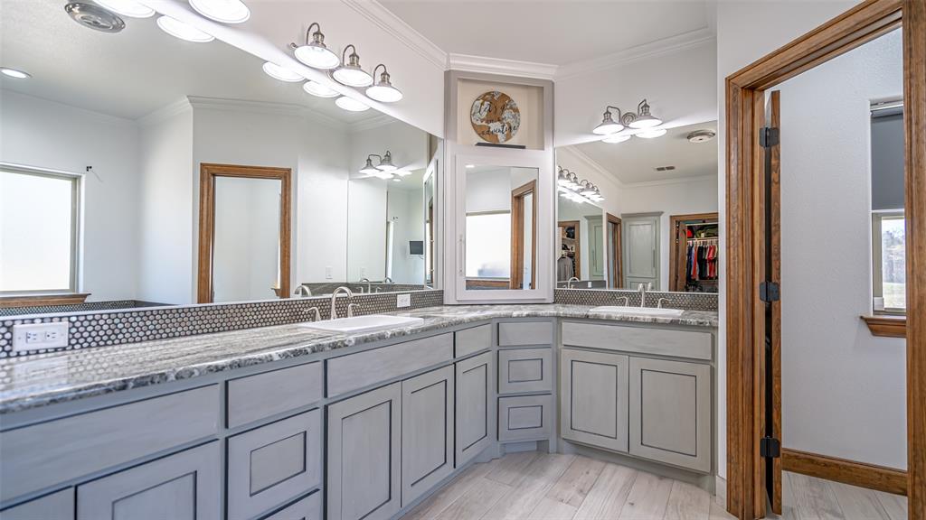 114 Woodlot Lane Azle, TX 76020 - Photo 17 of 35 Master Bathroom