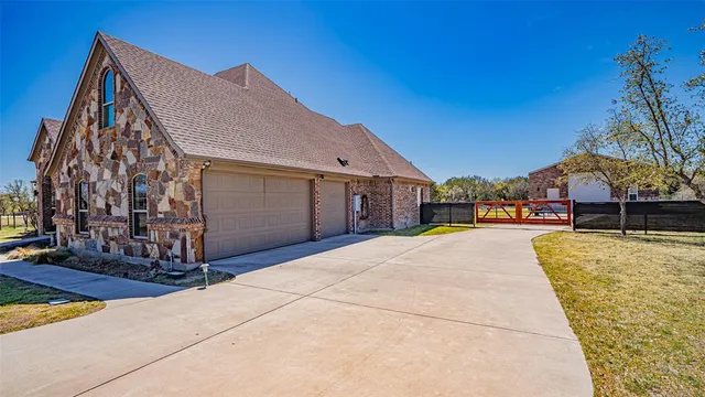 $850,000 | 114 Woodlot Lane, Azle, TX 76020