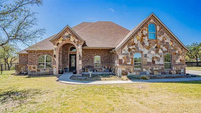 $850,000 | 114 Woodlot Lane, Azle, TX 76020