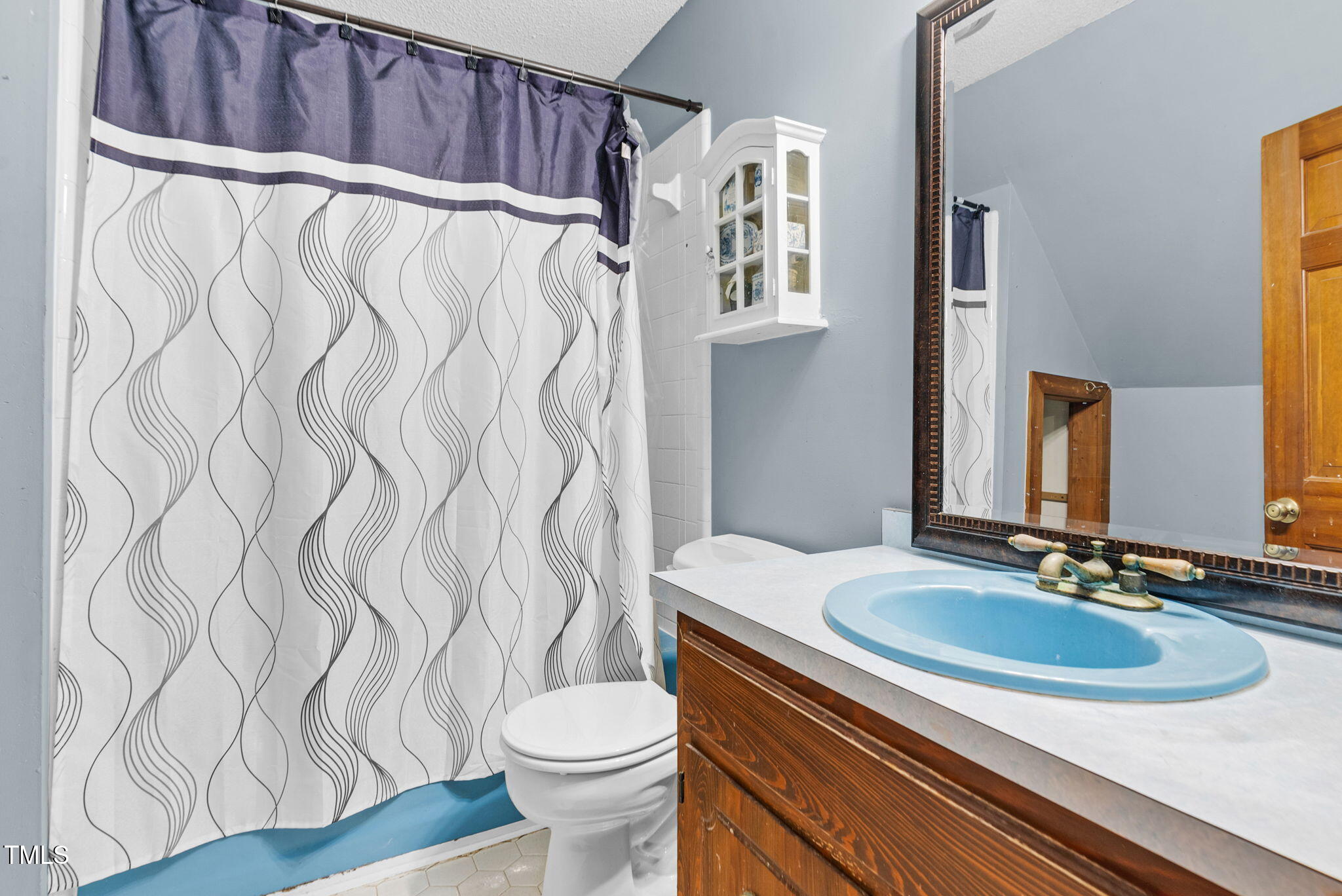 3129 Tarheel Clubhouse Road Raleigh, NC 27604 - Photo 30 of 45 2nd floor bathroom