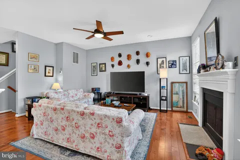 $799,999 | 43262 Somerset Hills Terrace, Ashburn, VA 20147