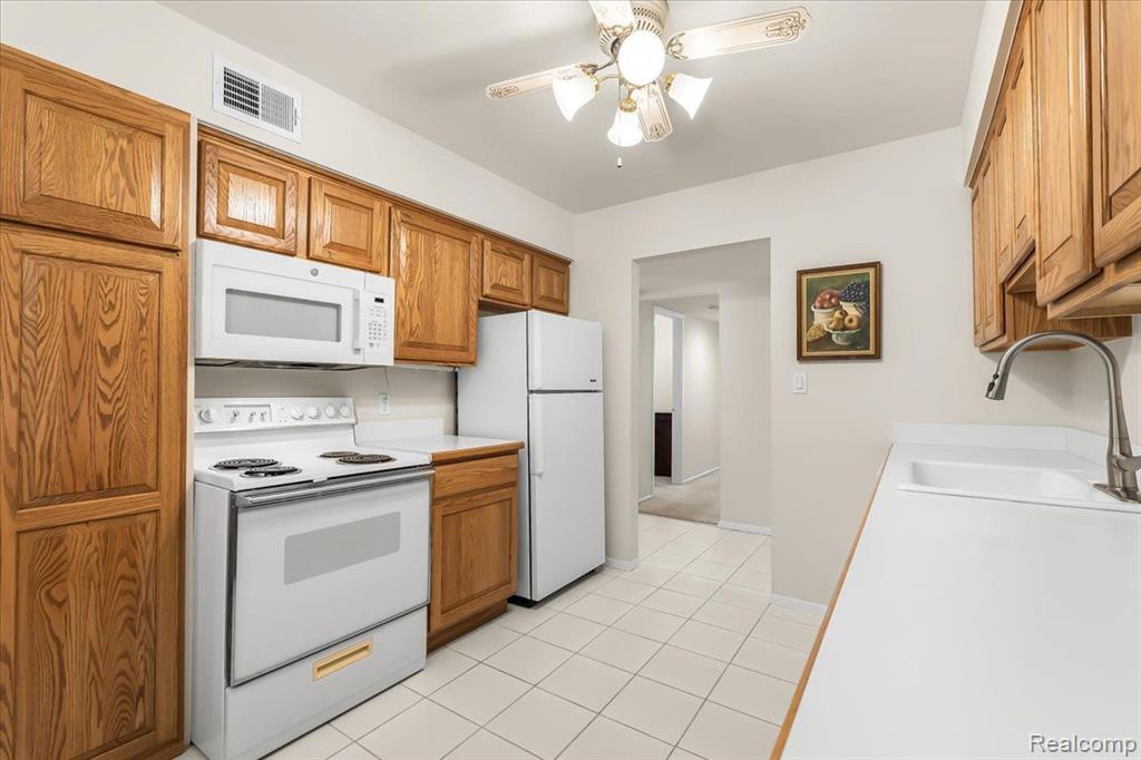 505 East University Drive, Unit 301 Rochester, MI 48307 - Photo 9 of 25