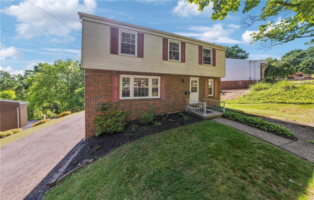 690 Blue Ridge Road Pittsburgh, PA 15239 - Photo 2 of 33