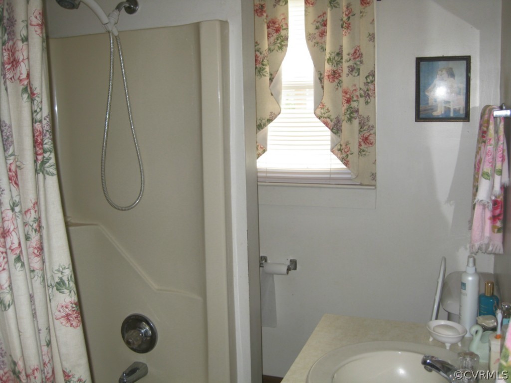 1067 Unity Road Kenbridge, VA 23944 - Photo 17 of 21 a bathroom with a shower