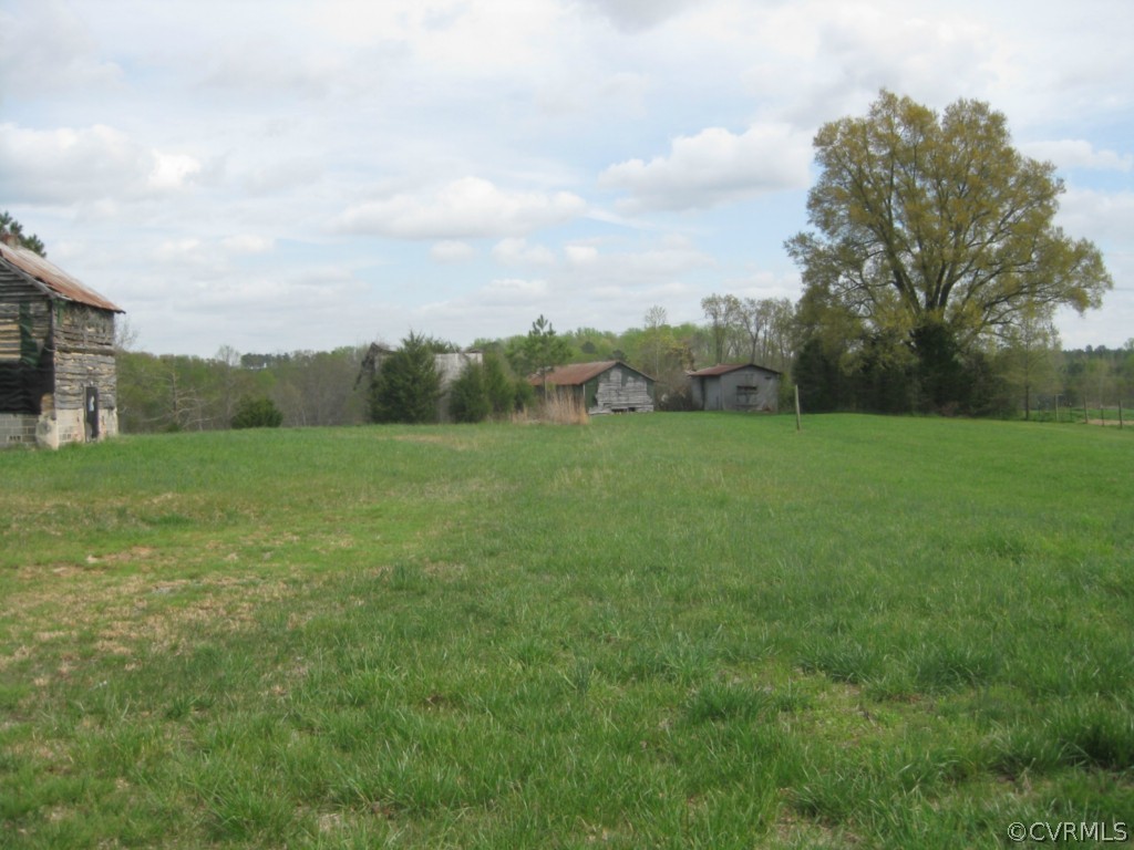 1067 Unity Road Kenbridge, VA 23944 - Photo 4 of 21 a view of an outdoor space and a yard