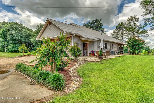 $314,999 | 4661 Wildwood Road, Benton, MS 39039