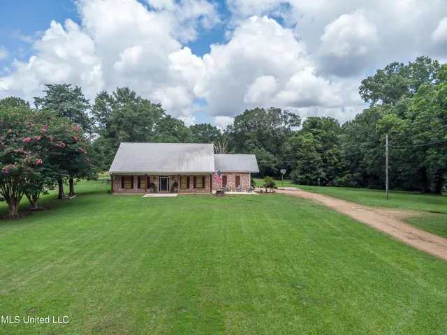 $314,999 | 4661 Wildwood Road, Benton, MS 39039