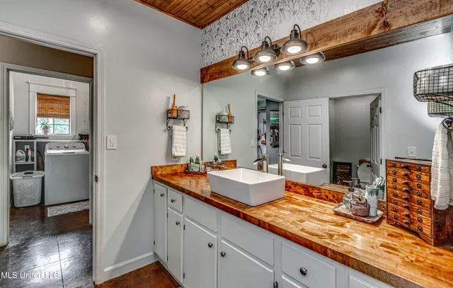 $314,999 | 4661 Wildwood Road, Benton, MS 39039