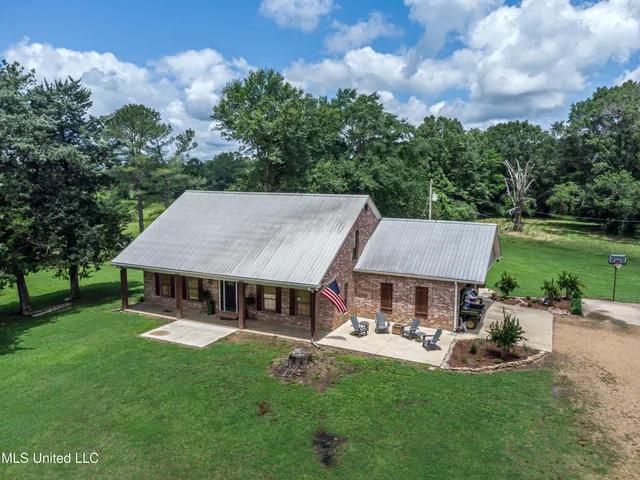 $314,999 | 4661 Wildwood Road, Benton, MS 39039