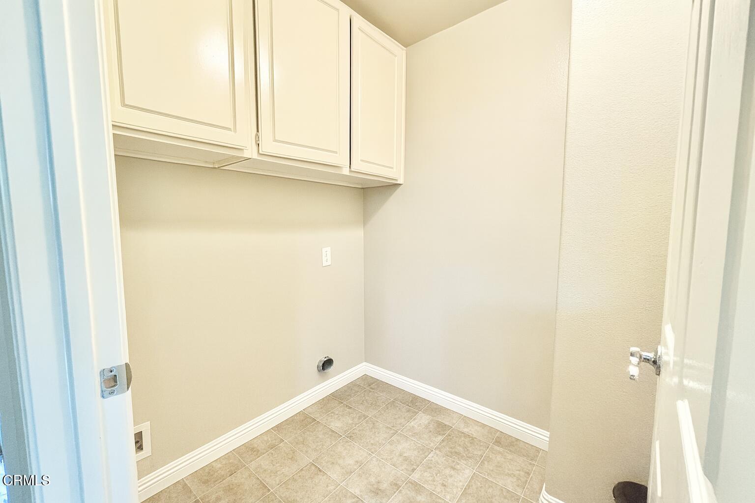 818 Navigator Way Oxnard, CA 93035 - Photo 18 of 29 a view of bathroom with bathtub