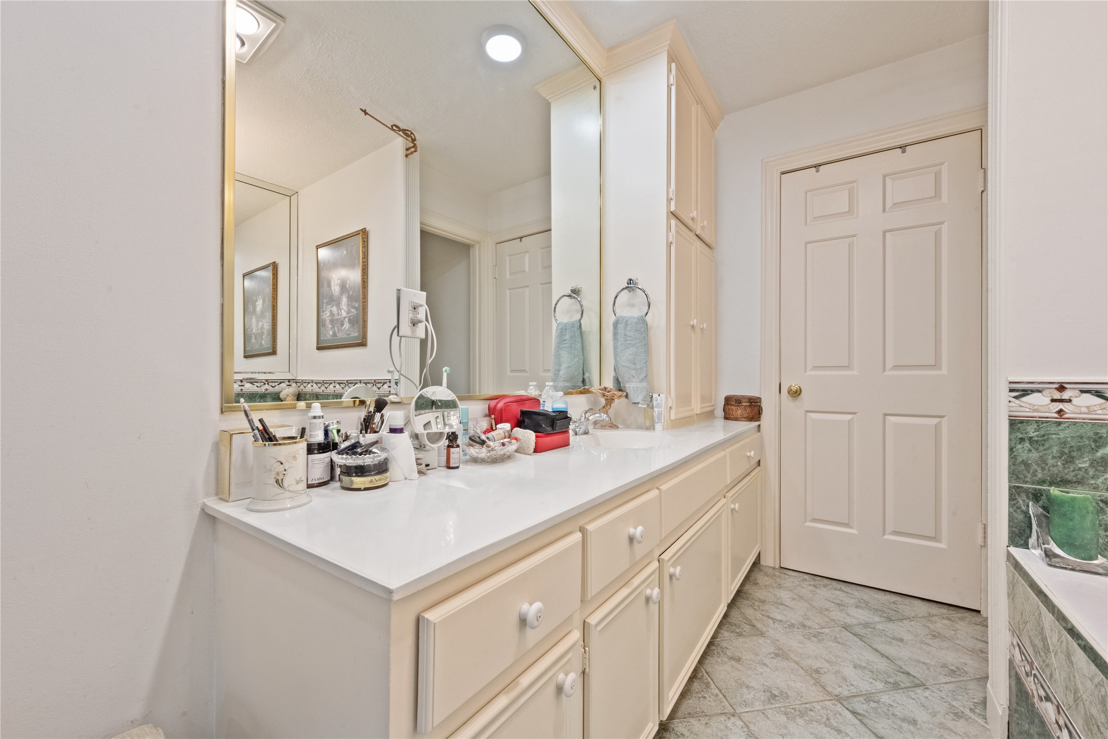 7639 Post Bridge Road Spring, TX 77389 - Photo 28 of 42 a bathroom with a sink and a mirror
