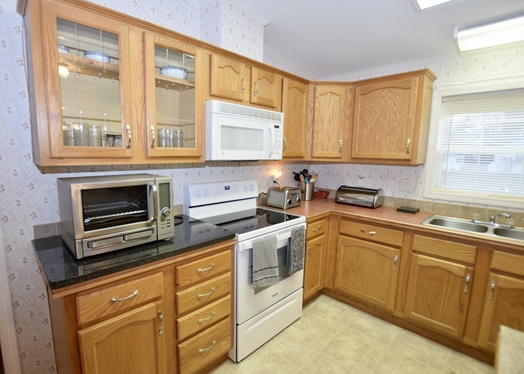 12 Short Street Raynham, MA 02767 - Photo 8 of 32 Gallery Image 8