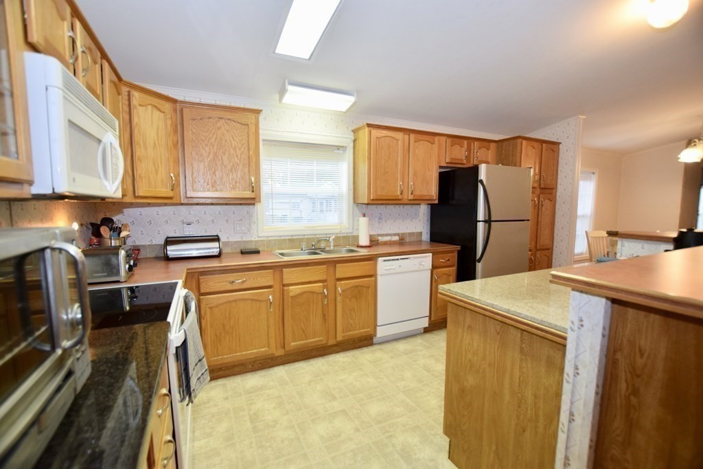 12 Short Street Raynham, MA 02767 - Photo 10 of 32 Gallery Image 10