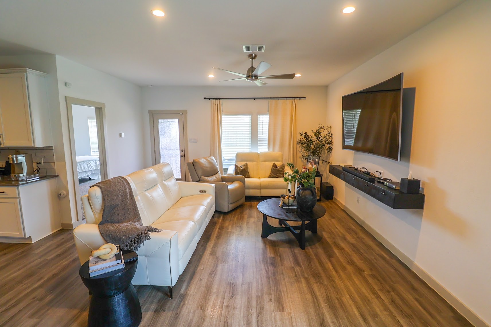 7727 Sleek Flock Lane Rosharon, TX 77583 - Photo 13 of 50 Living room / Family area